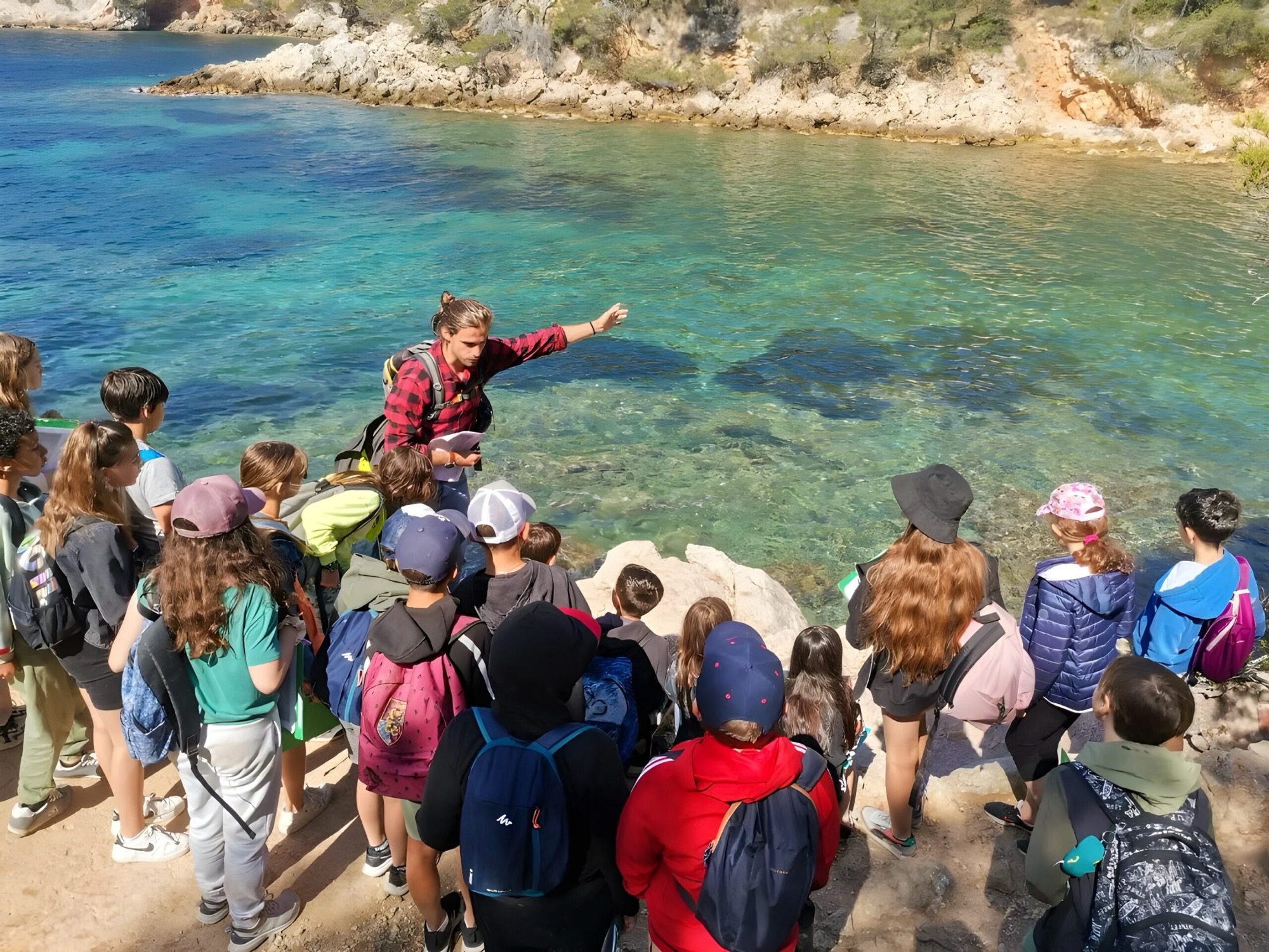 Sortie découverte en mer organisée par Ariane Méditerranée — accompagnement collectif des bénéficiaires sur le littoral varois